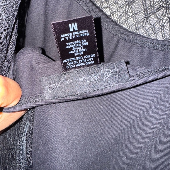 Elegant Black Lace Midi Dress - Picture 4 of 4